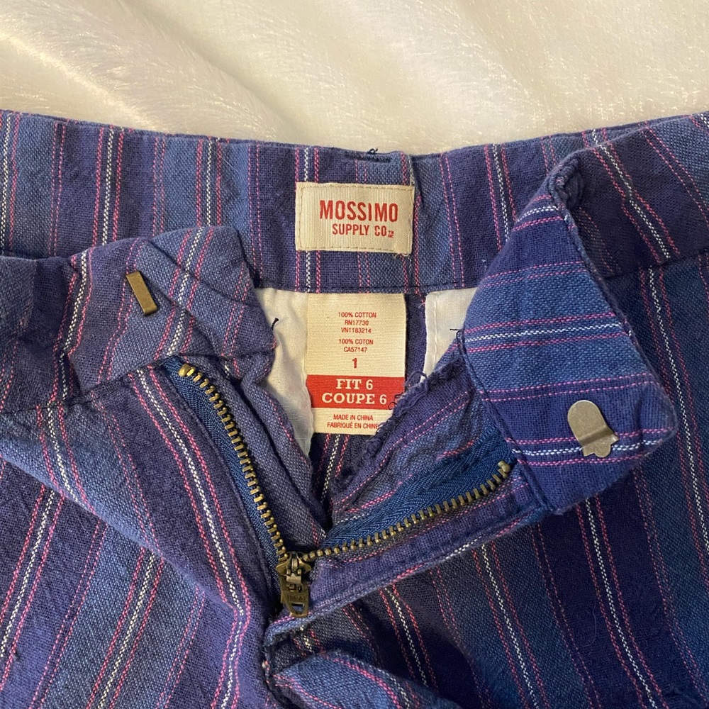 Mossimo Shorts - Picture 3 of 4